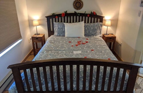 Wolfville Bed & Breakfast | Sunrise Suite - Jacuzzi, Kitchenette, DT