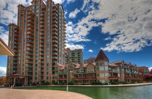 North End Condo | Sunset Waterfront Resort 9. Luxury Lakeside, Lakeview 3 bed/2bath Kelowna Condo.