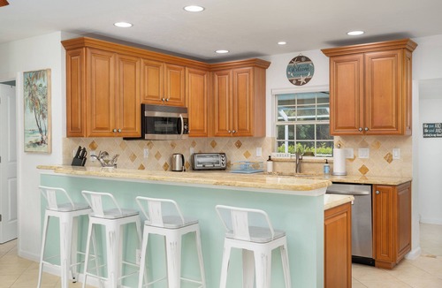 Yacht Club House | Sunshine Paradise Minutes From Action. Grill, Bikes, Beach Gear & More Included!
