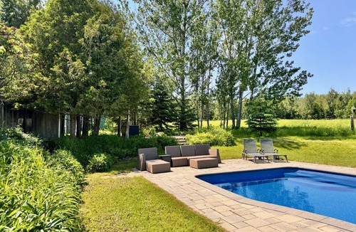Grey Highlands House | Sweeping Views - Beaver Valley Farmhouse & Pool