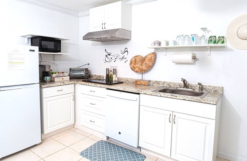 Kings Lake House | Swimming pool, lake view, minutes to Naple's downtown and beach.