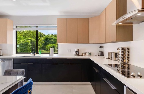 West Little River House | Swish Villa | Unique BKB Court | Outdoor Cinema