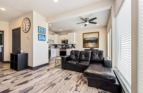 Bacliff House | Texas Sun - Waterfront & Dog-Friendly