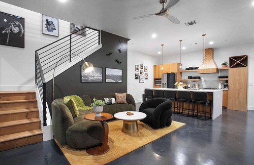 South Lamar Apartment | The ATX South Lamar Creekside Retreat with Hot tub