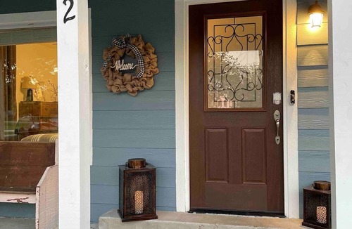 Johnson City House | The Bluebird- Bungalow w Spa & Outdoor Living
