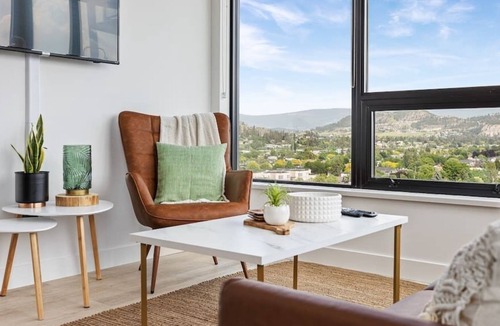 Downtown Kelowna Condo | THE BROOKHAVEN. Downtown. Sleeps 5.