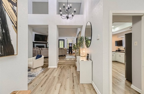 Crownridge of Texas House | The Casa Cantera by Six Flags, La Cantera, The Rim. 3Br Home with Pool & Cabana
