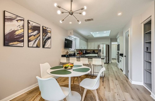 Crownridge of Texas House | The Casa Cantera by Six Flags, La Cantera, The Rim. 3Br Home with Pool & Cabana