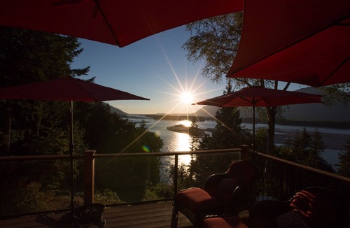 Deroche Bed & Breakfast | The Fraser River's Edge B&B Lodge