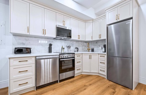 Riverdale Apartment | The Gerrard | Brand New Spacious Family City Suite