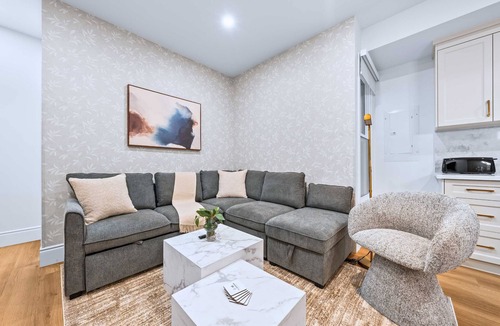 Riverdale Apartment | The Gerrard | Brand New Spacious Family City Suite