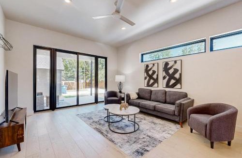 Highland House | The Isabelle's - Unit B