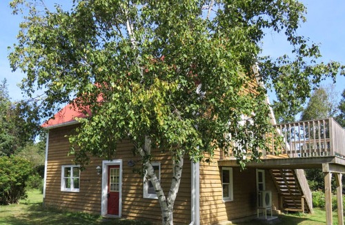 Heckmans Island Cottage | The Old Barn 4 bedrooms, 8-10 min to Blue Rocks and Lunenburg on peaceful Heckmans Island