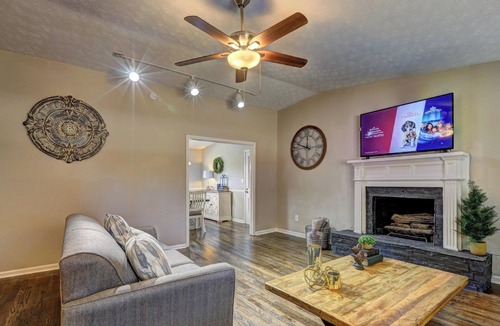 Douglasville House | The Red Ranch - Near Six Flags & ATL Attractions!