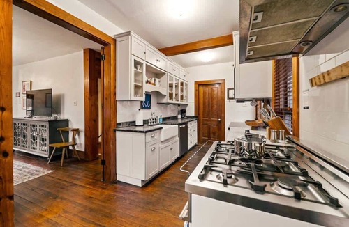 Bouldin House | The Stanley | SoCo Estate + Pool + Pet OK
