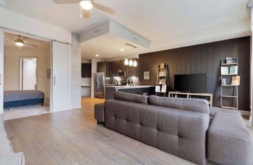 Market District Apartment | The Stevie Ray Vaughan Flat ATX