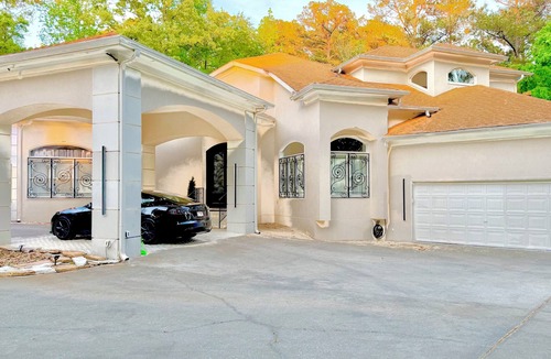 Cliftondale House | This beautiful Luxury Mini Mansion, 4 bedroom 4 bath estate in Atlanta GA.