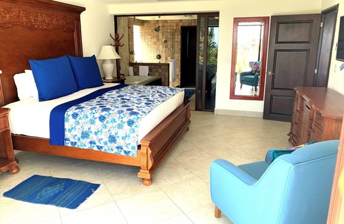 Cabo San Lucas Resort | This fabulous 3 Bdrm home with private pool is at the Hacienda Encantada Resort