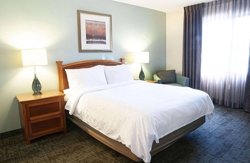 Vance Jackson Hotel | Three 2BR Suites with Full Kitchens | Free Breakfast | Close to The Alamo