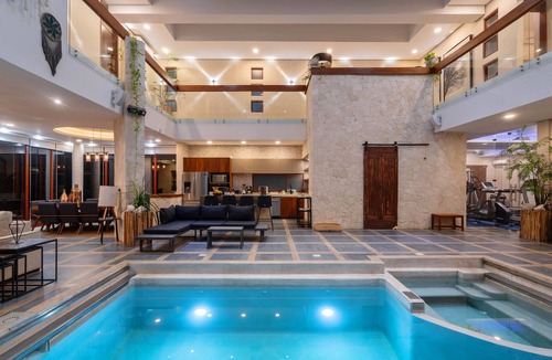 Zama Villa | ¡TIKAL! Luxury 4BR Private Pool & Gym, 24/7 Security