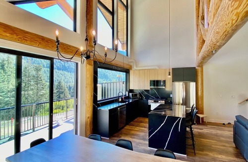 Hemlock Valley Cabin | Timberwolf B Cabin at Sasquatch Mountain *HOT TUB* GAMES ROOM*