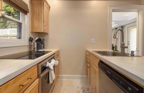 Parkville House | Timeless 2 Bedroom Ranch with 4 King Beds