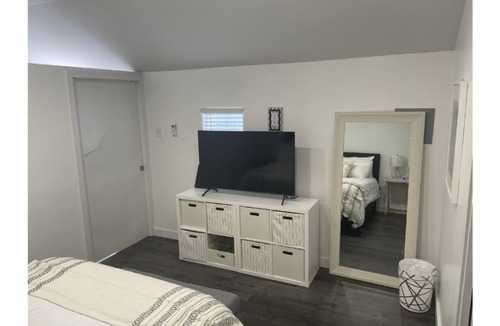 Miami Gardens House | TINY HOUSE WITH TERRACE