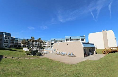 Crescent Beach House | Tradewinds 61