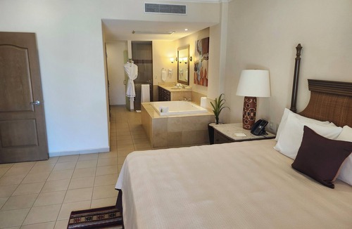 Loreto Resort | Tranquil 2 bedroom, ocean view resort in Ensenada Blanca at Villa del Palmar.