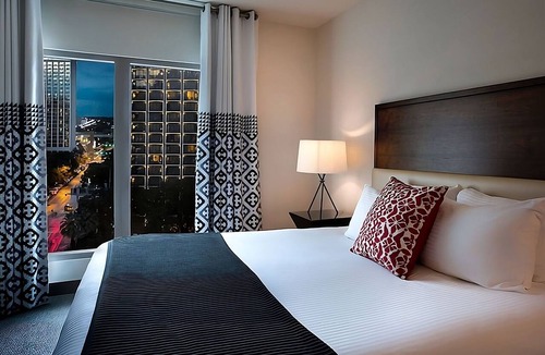 Downtown San Antonio Hotel | Tranquil Riverside Oasis! Dog-friendly Property w/Pool, Near Aztec Theatre