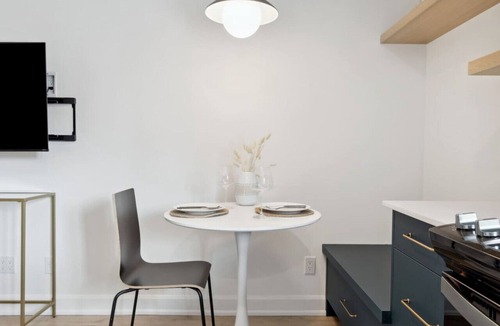 Collingwood Condo | Trendy Studio Apartment in Downtown Collingwood - 146 Hurontario Unit 3