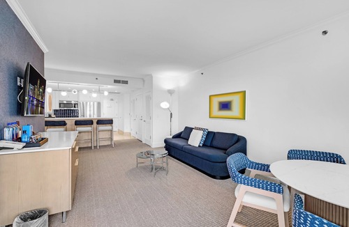 Mid Beach Hotel | Tresor Fontainebleau Ocean North View One Bedroom