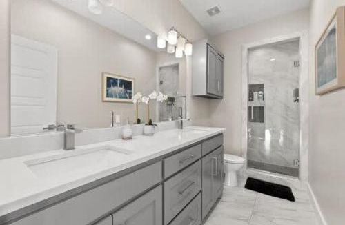West Dallas House | Trinity Groves Retreat - Large Modern 5 BR Home