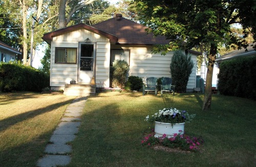 Turkey Point Cottage | True Beach Front Cottage in Turkey Point. Rare find.