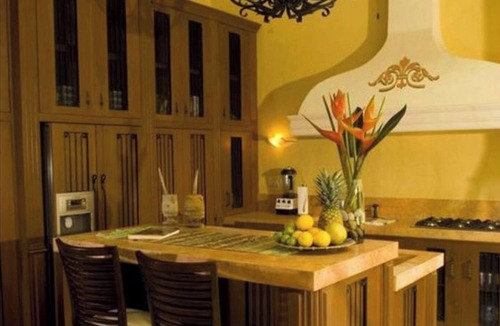 Centro House | TRUE CLASSIC COLONIAL MASTERPIECE with huge rooftop patio. Walk to restaurants.