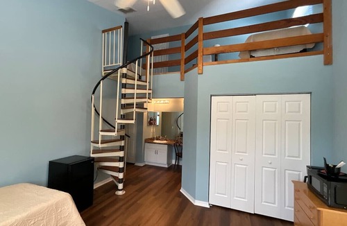 Williston House | Two Hawk Guest Room 3