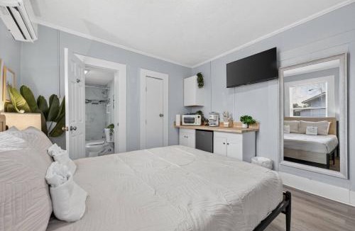 South Pensacola House | Unit 13 Cute small studio near downtown