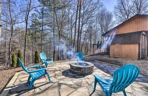 Murphy House | Unwind Fireside: Serene Murphy Escape w/Hot Tub!