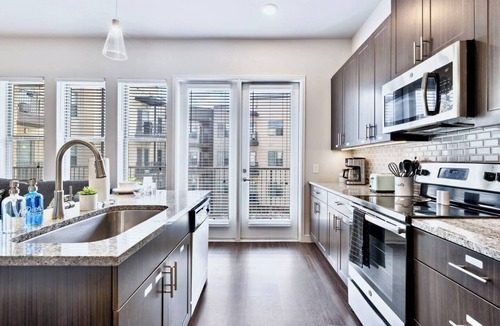 Richardson Apartment | Unwind Here: Cozy Queen/Weekly & Monthly Savings
