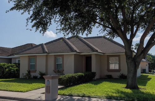 Pharr House | Updated Charming Casa 3-bedroom house gated community in Pharr/Mcallen area