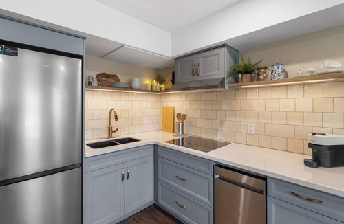 Southwest Mission Apartment | Upper Mission Casita | Boutique Lakeview Suite for Business or Leisure