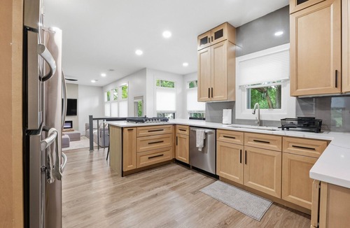 Olathe House | Upscale 5-bedroom with 9 beds & Game Room in Olathe