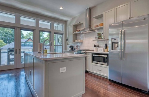 Southtown House | Upscale Townhome - King William/Southtown