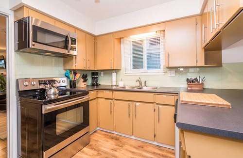 Mount Pleasant House | Vancouver home, 10 minute drive to downtown. Close to Skytrain, parking included