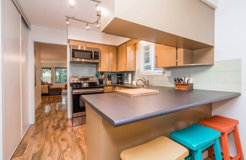 Mount Pleasant House | Vancouver home, 10 minute drive to downtown. Close to Skytrain, parking included
