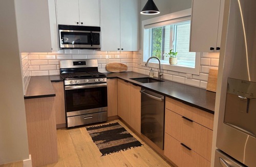 Grandview-Woodland House | Vancouver Townhome 2 blocks from Commercial Drive - Mountains Views and Parking