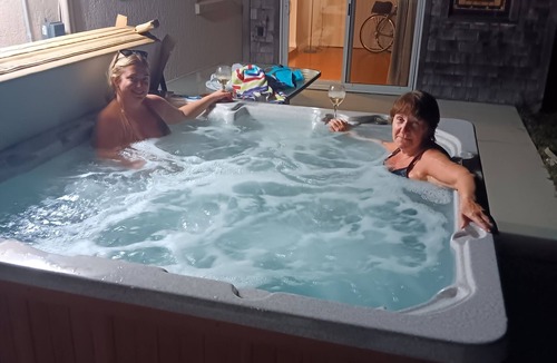 Venice Gardens House | Venice Gardens Getaway- Spacious Grounds- HEATED Pool-Hot Tub- Minutes To Beach
