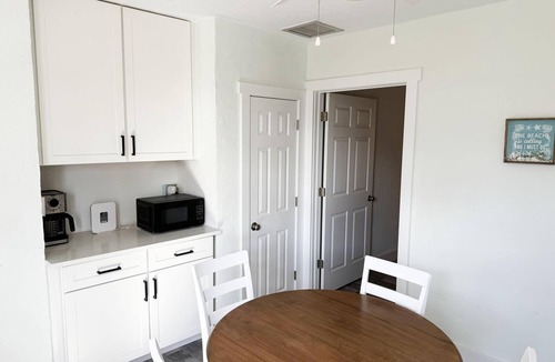 Golden Beach Apartment | Venice Villas 1BR – King & Lanai Sleeps 4