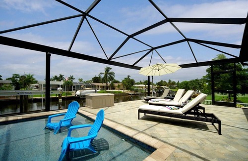 Yacht Club Villa | Villa Palms at Mayfair - top boater location, close to the river