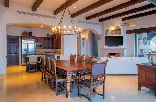 Palmilla Villa | Villas Del Mar, Golf & Steps from Swimmable Beach — Chef, Butler & Yacht Incl.
